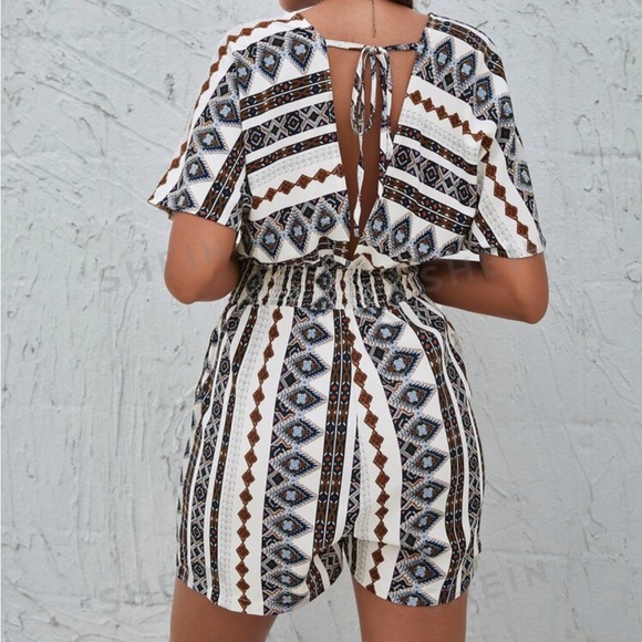 Geo Print Batwing Sleeve Shirred Knot Front Romper - Picture 2 of 5
